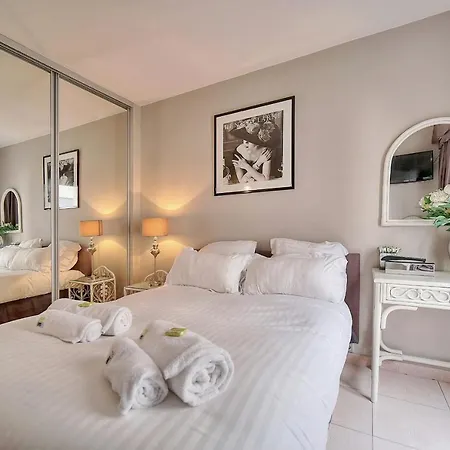 Immogroom - 2 Bedroom - Air Conditioning - Wifi - Terrace - Common Parking