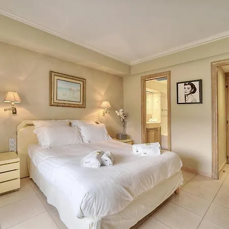 Immogroom - 2 Bedroom - Air Conditioning - Wifi - Terrace - Common Parking