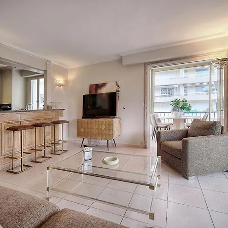 アパート Immogroom - 2 Bedroom - Air Conditioning - Wifi - Terrace - Common Parking カンヌ